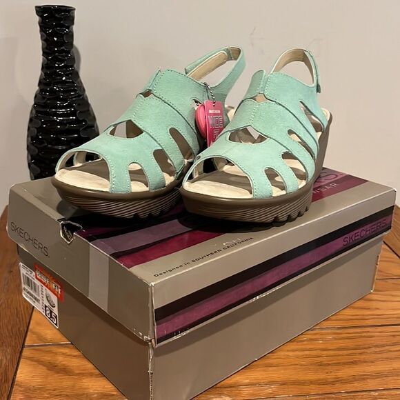 Skechers Women’s Stylin Mint Green Wedge Sandals size 8.5 Wide. - Picture 2 of 8